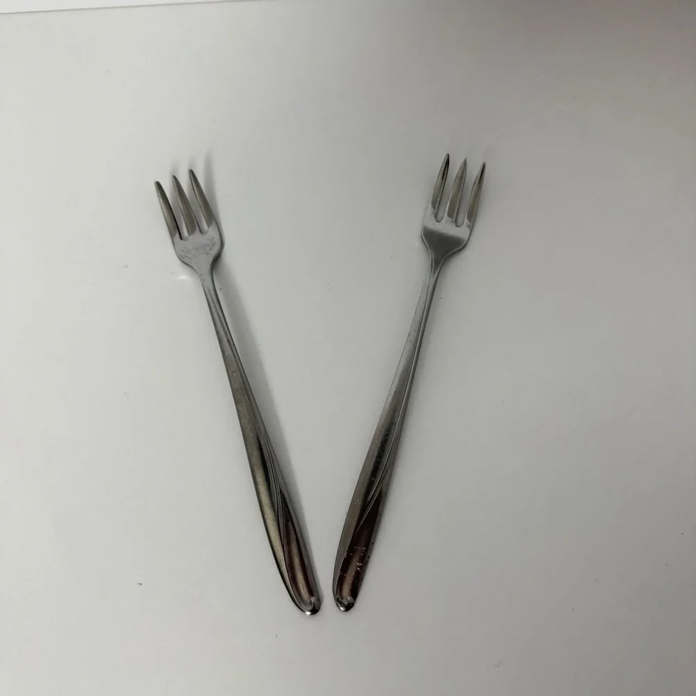 Oneida Stainless England Cocktail Seafood Forks Set of 2 Swirl Handle 5.5 Inch